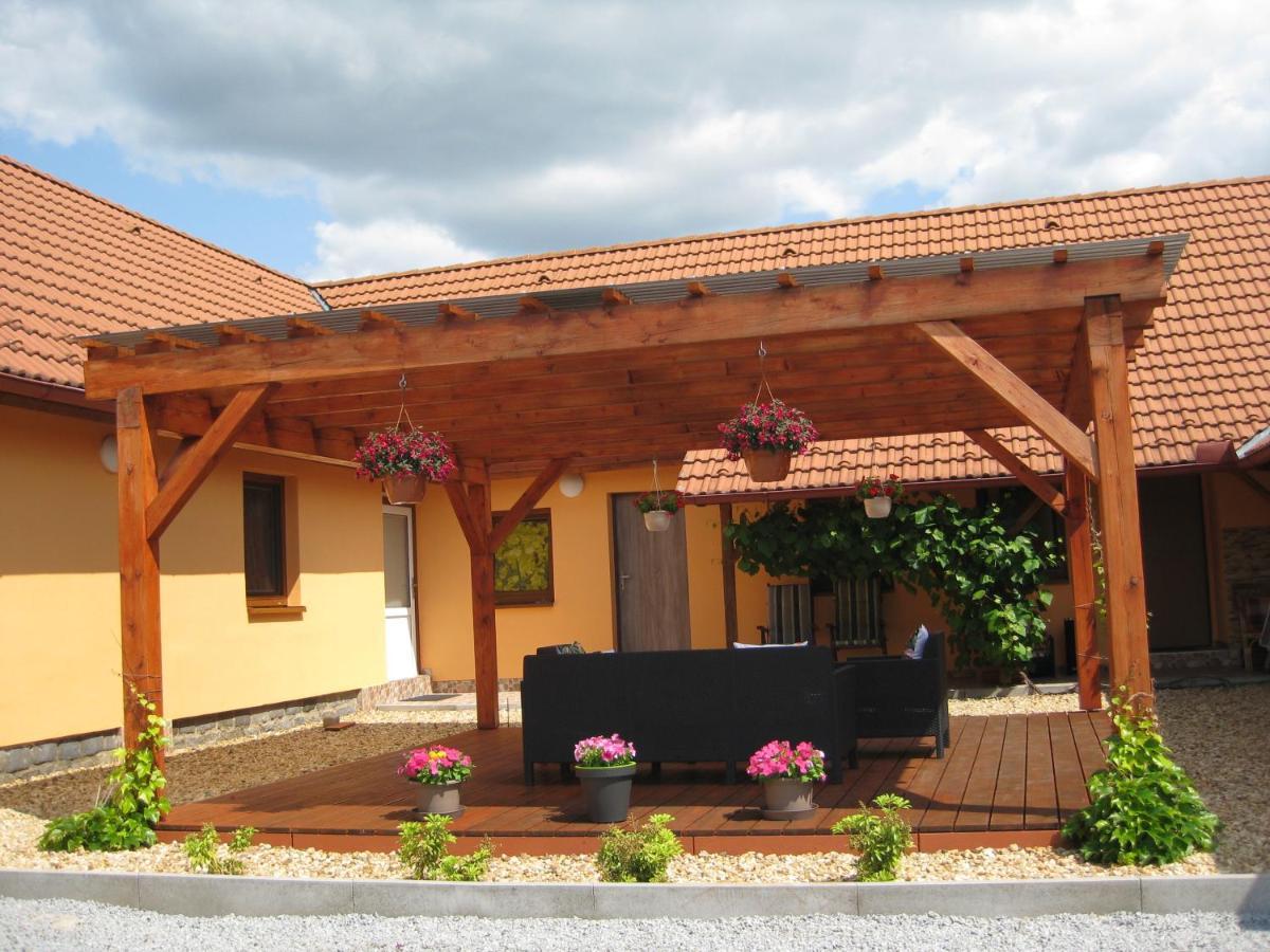 Apartmany Vcelka Hranice u Novych Hradu Buitenkant foto